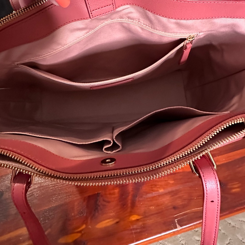 Marc Jacobs Coral Leather Tote Bag - Picture 5 of 16